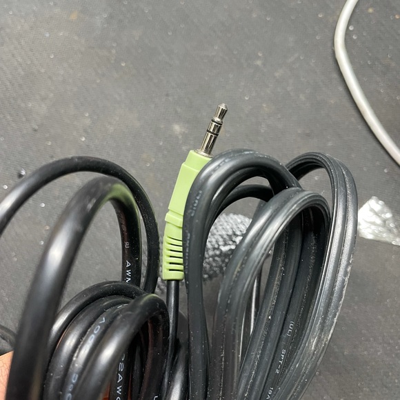 Altec Lansing VS2320 Powered Audio System 2.0 Computer - Picture 8 of 10